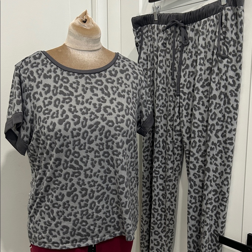 Lucky Brand 2-piece Leopard/ Animal Print Pajama Set |Size XL